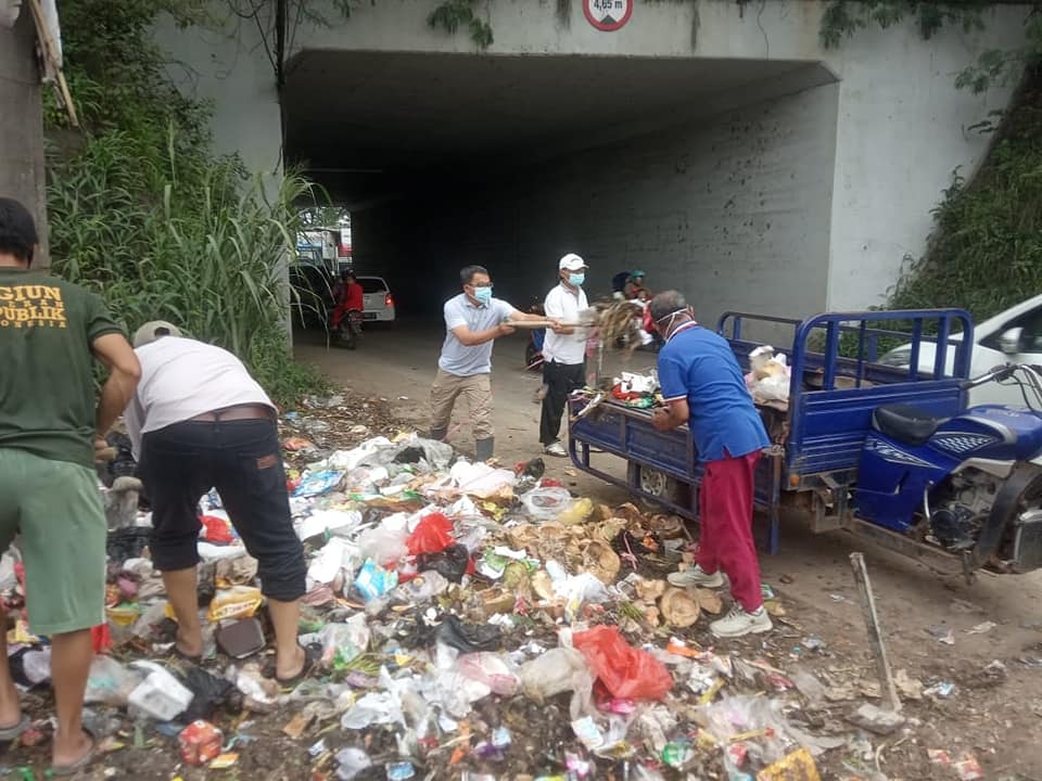 Kerja bakti Penanganan Sampah di Jalan Utama Kidemang 