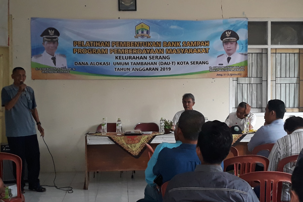 Pelatihan Pembentukan Bank Sampah Program Pemberdayaan Masyarakat Kelurahan Serang DAU-T Kota Serang TA 2019