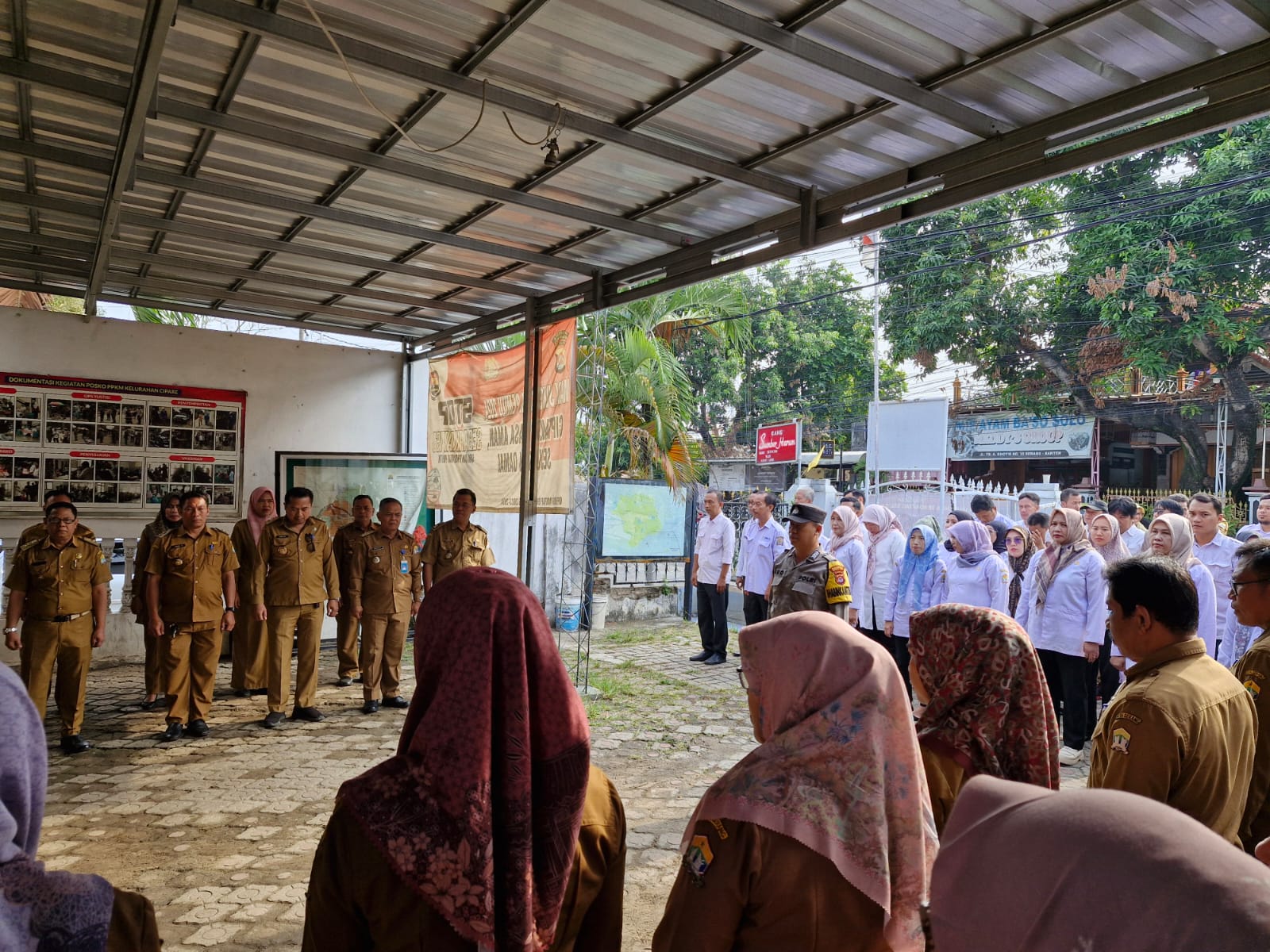 Kegiatan Apel Pagi Camat Serang Dikelurahan Cipare