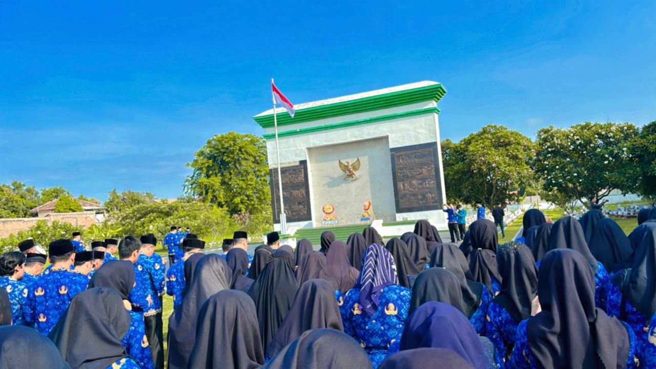 ZIARAH KE TAMAN MAKAM PAHLAWAN