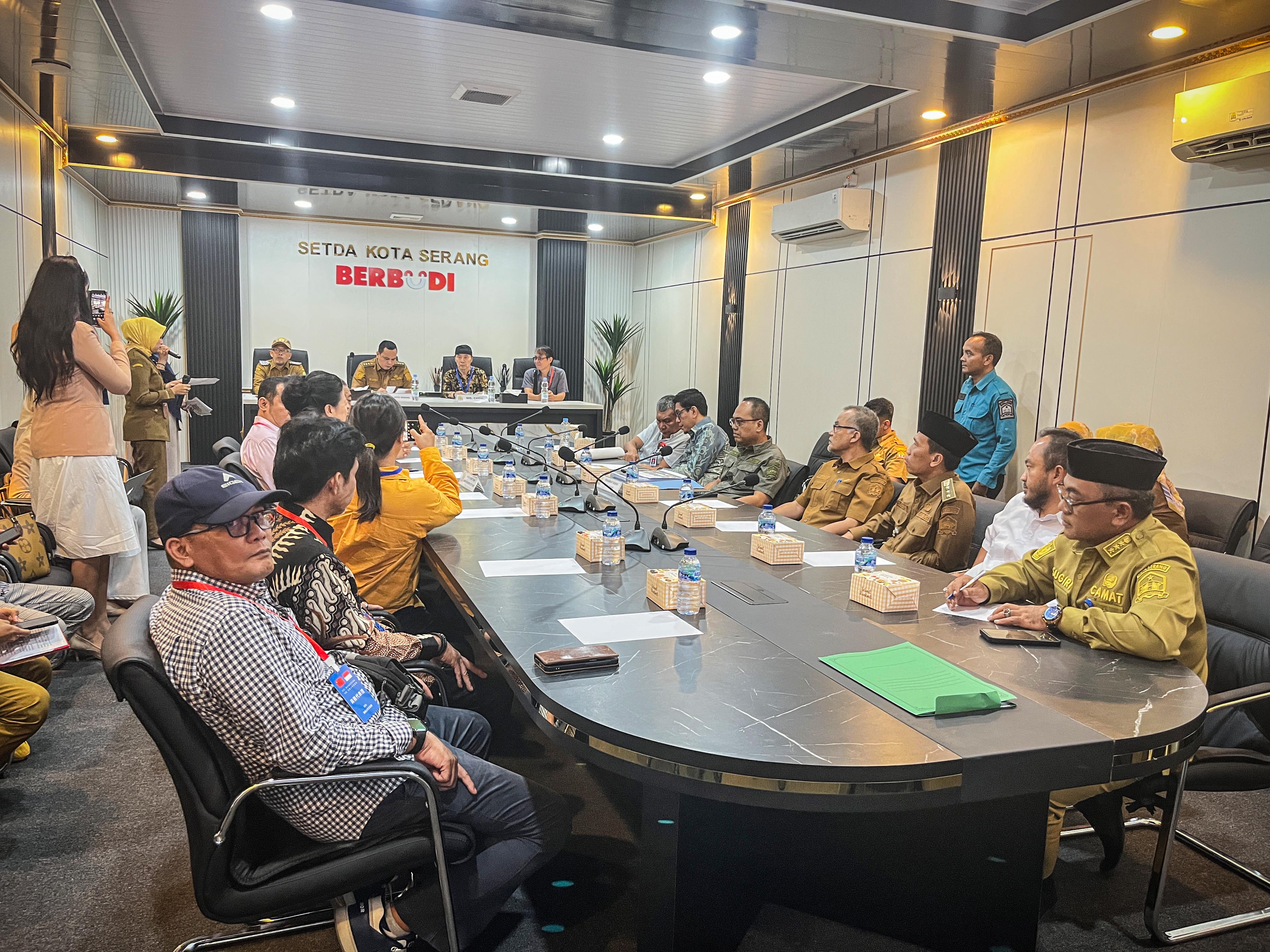 MENGHADIRI RAPAT KUNJUNGAN INVESTOR DARI CHINA DALAM RANGKA PENJAJAKAN PELUANG INVESTASI DI KOTA SERANG - SELASA, 28 APRIL 2026