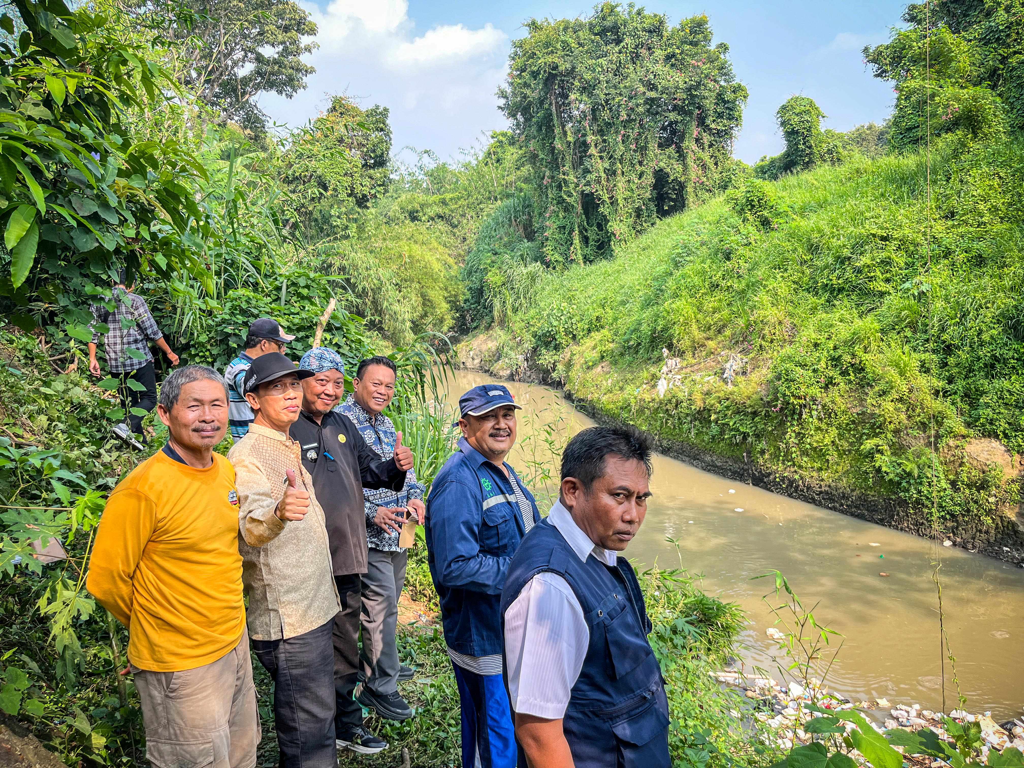 PEMBERSIHAN DAN PENGANGKUTAN SAMPAH DI SEPANJANG KALISUNGAI CIBANTEN - JUMAT, 05 JUNI 2026