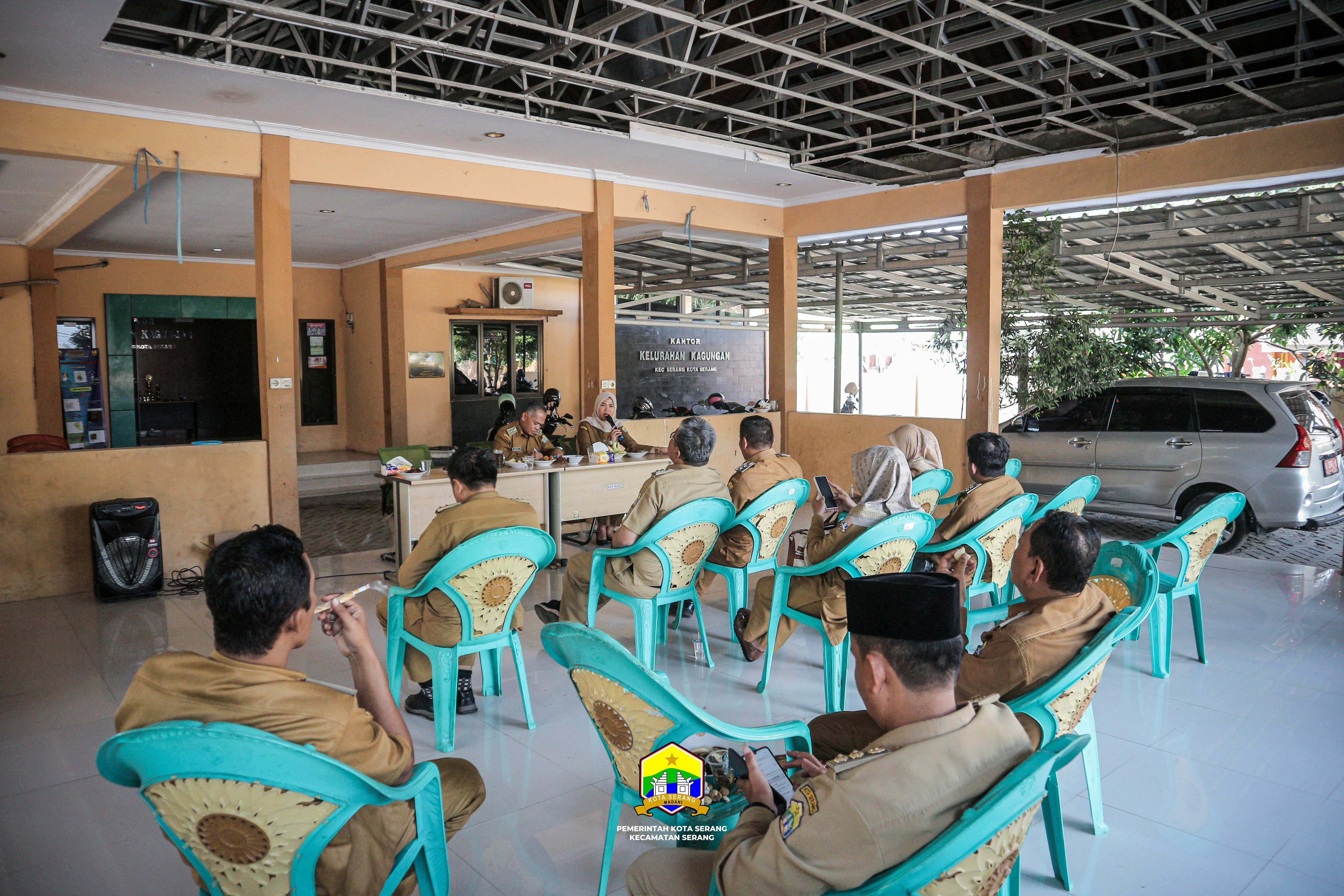 BRIEFING MINGGUAN DI KELURAHAN KAGUNGAN - SELASA, 24 JUNI 2025