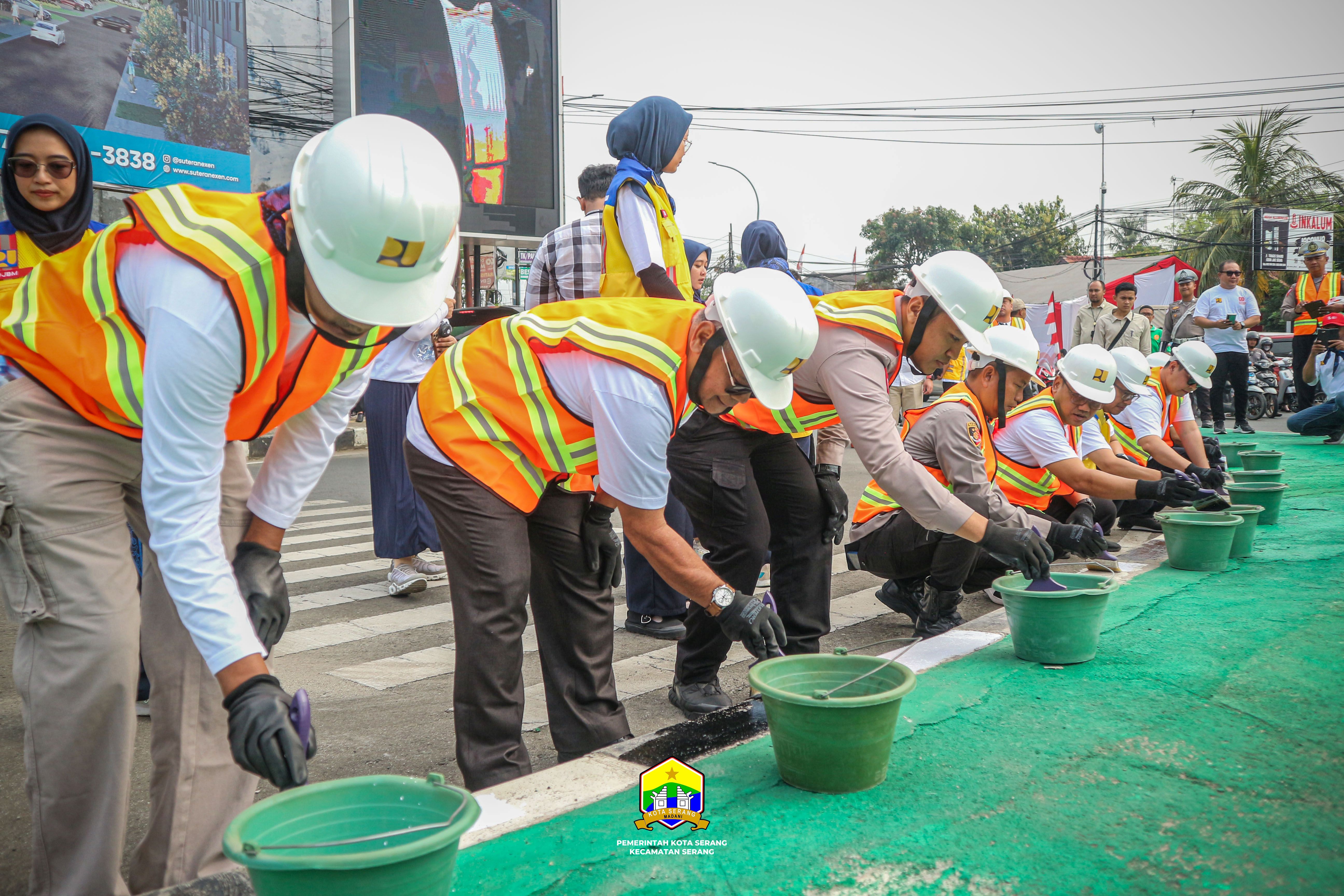 PEMBERSIHAN DAN PENGECATAN KREB DI JALAN NASIONAL YANG DIADAKAN OLEH BALAI PELAKSANAAN JALAN NASIONAL BANTEN - SABTU 09 AGUSTUS 2025