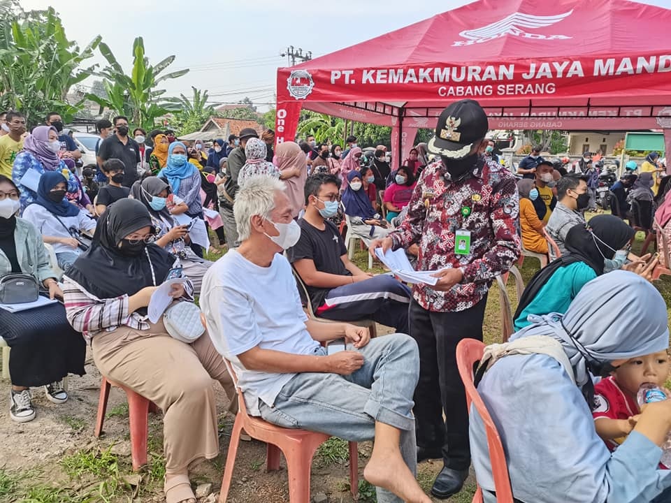 Vaksinasi Gratis Covid-19 oleh POLDA Banten bekerja sama dengan Koramil Kota Serang dan Kecamatan Serang