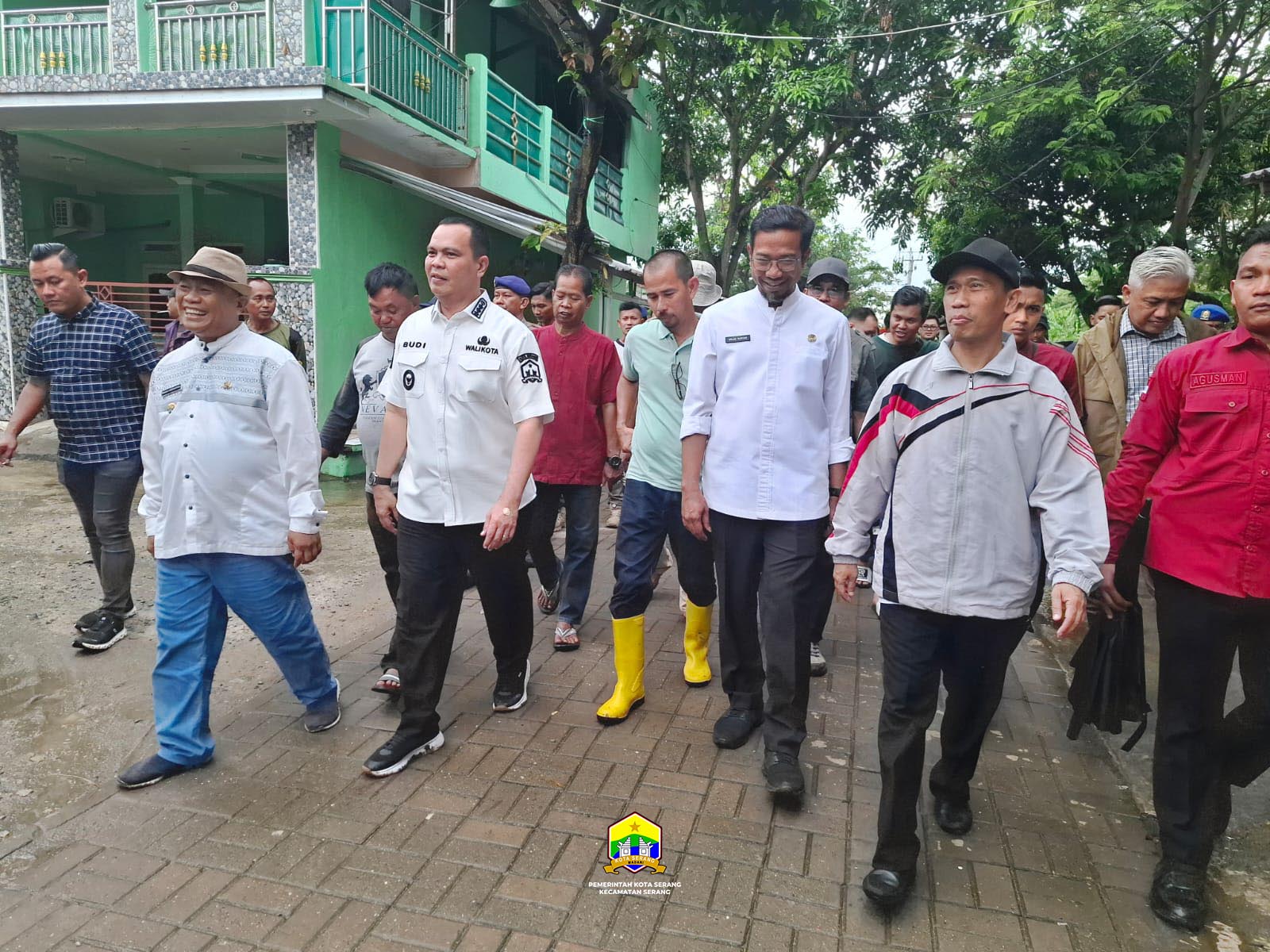 MENDAMPINGI WALIKOTA SERANG DALAM MONITORING SUNGAI/KALI PENYEBAB BANJIR DI PERUMAHAN BUMI AGUNG PERMAI 1 KELURAHAN UNYUR KECAMATAN SERANG -JUM'AT, 02 JANUARI 2026