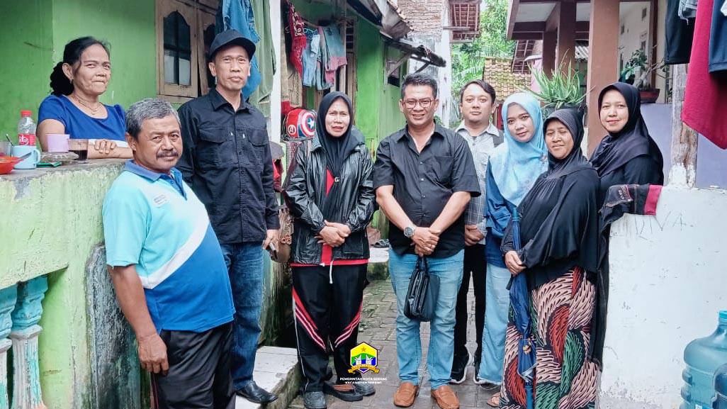 MONITORING DAN CEK LOKASI RUMAH ROBOH BERSAMA DINAS PERKIM DI LINGKUNGAN CIMUNCANG SIDOMUNCUL KELURAHAN CIMUNCANG KECAMATAN SERANG - SABTU, 03 JANUARI 2026