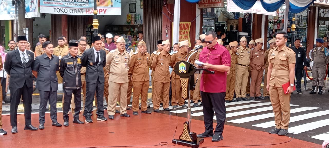 MENGHADIRI PELANTIKAN DAN PENGAMBILAN SUMPAH JABATAN - SENIN, 12 JANUARI 2026