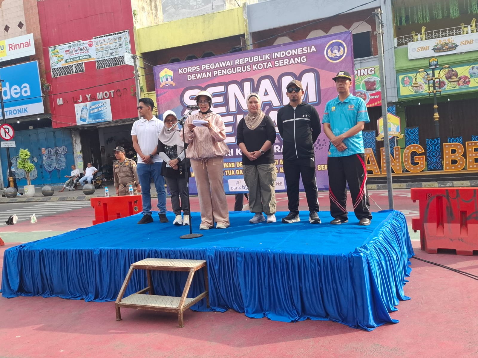 MENGHADIRI KEGIATAN SENAM SEHAT KORPRI KOTA SERANG - JUMAT, 22 MEI 2026